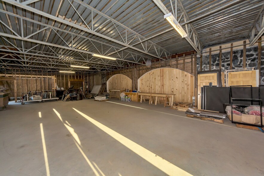 More Photos Of 2001 S Austin Ave, Denison Light Distribution For Lease