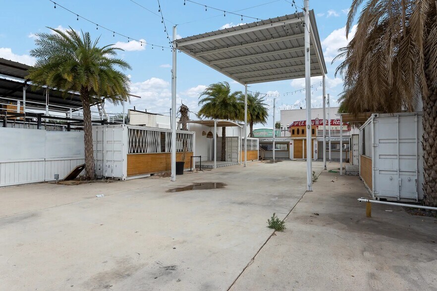 More Photos Of 312 S 17th St, McAllen Bar For Sale