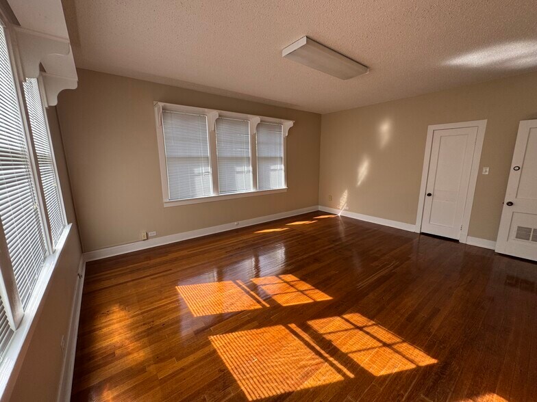 More Photos Of 436 S Fannin Ave, Tyler Office Residential For Sale