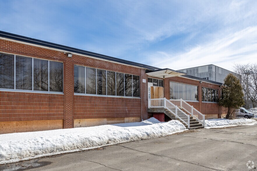 More Photos Of 15300 Rue Sherbrooke E, Montréal Warehouse For Lease