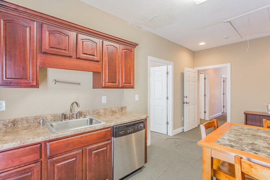 More Photos Of 3222 Ocoee St, Cleveland Medical For Sale