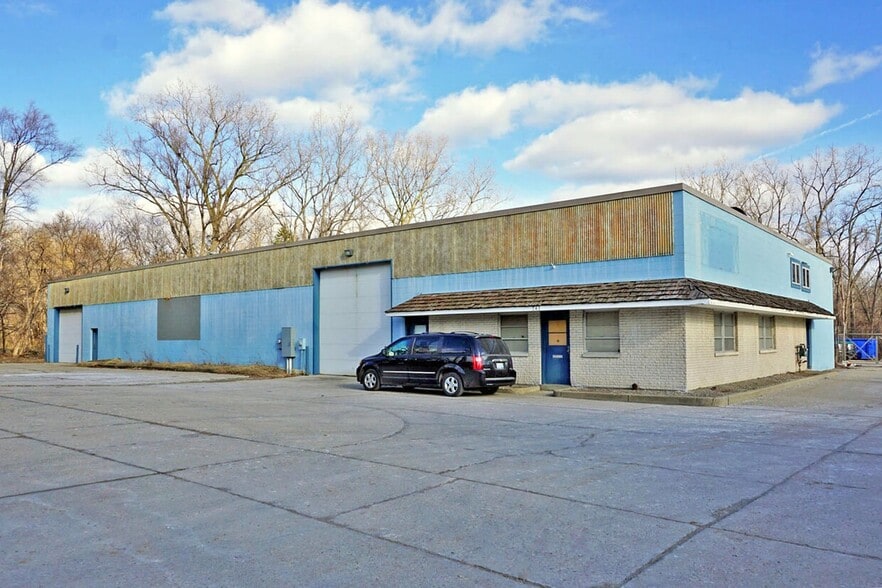 More Photos Of 747-751 Orchard Lake Rd, Pontiac Warehouse For Sale