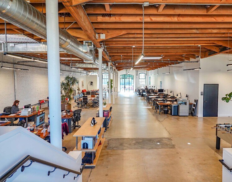 More Photos Of 2143 Bay St, Los Angeles Office For Lease
