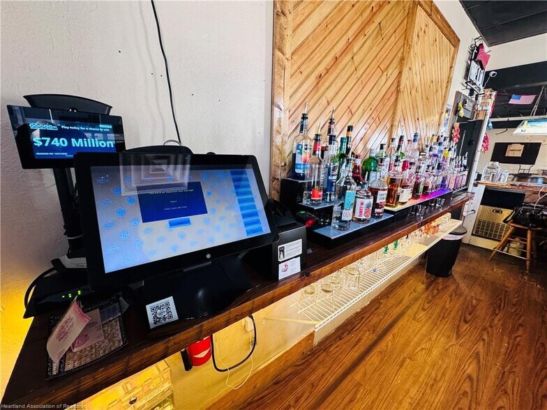 More Photos Of 407 N Ridgewood Dr, Sebring Convenience Store For Sale