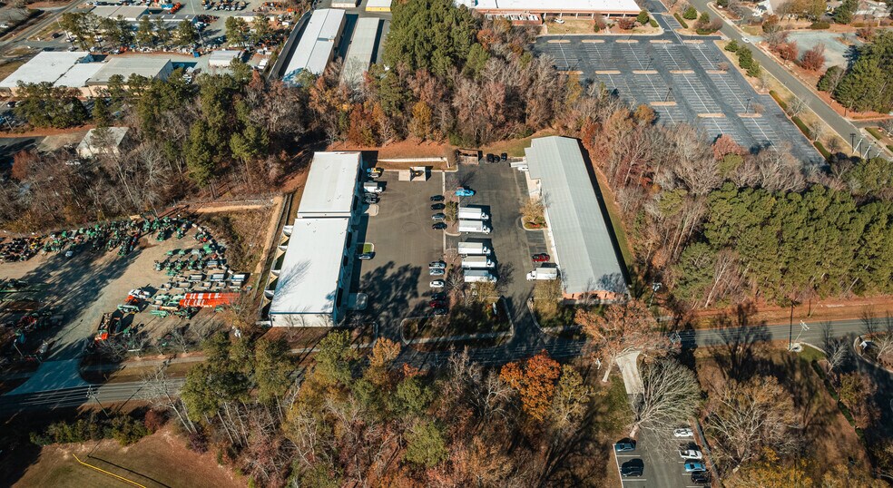 More Photos Of 4310 Bennett Memorial Rd, Durham Flex For Lease