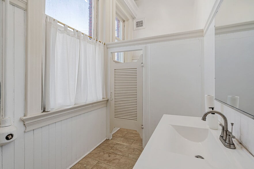 More Photos Of 1649 12th Ave, Oakland Religious Facility For Sale