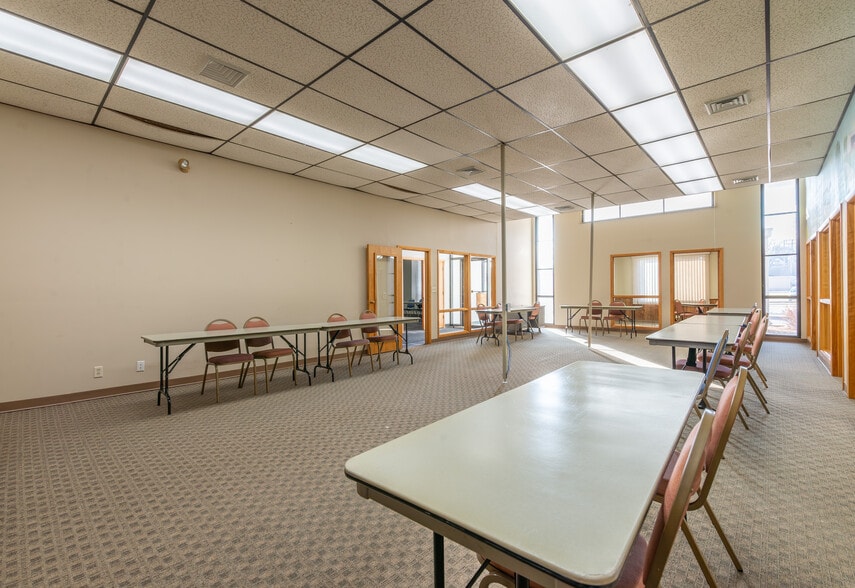 More Photos Of 210 W Spring St, Freeport Office For Sale