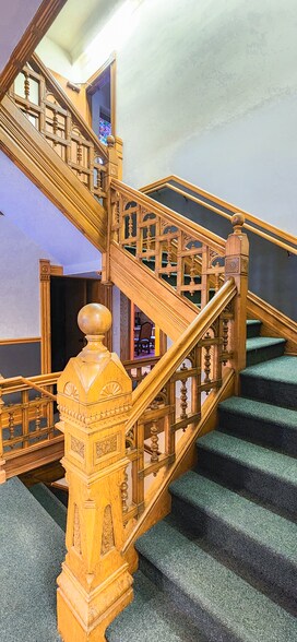 More Photos Of 1003 N Washington Ave, Lansing Office For Sale