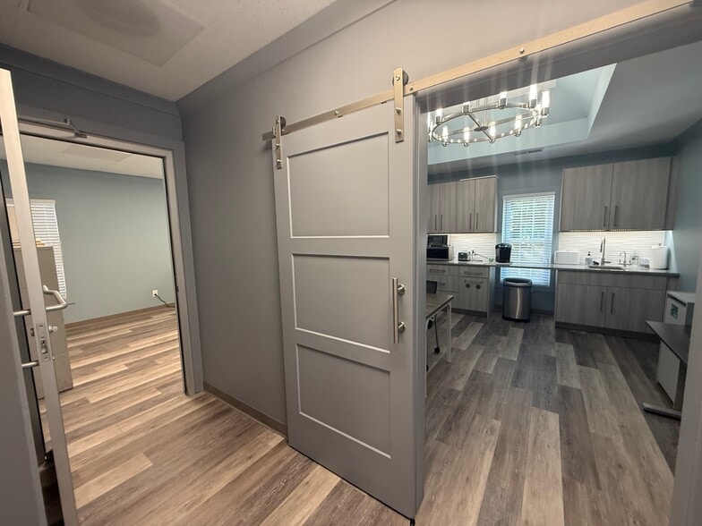 More Photos Of 8525 Dunwoody Pl, Atlanta Office For Sale