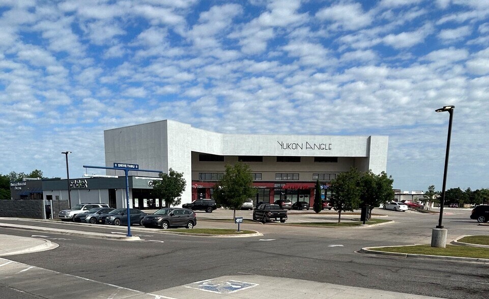 More Photos Of 1010 Garth Brooks Blvd, Yukon Storefront Retail Office For Sale