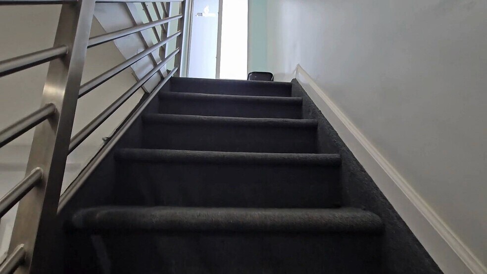 Primary Photo Of 3526 31st St, Astoria Flex For Lease