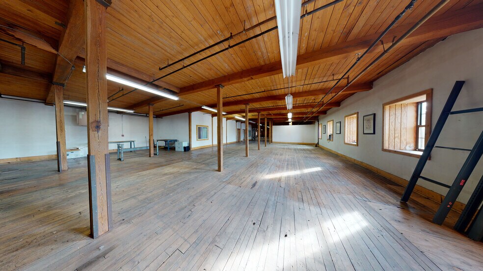 More Photos Of 119 R Foster St, Peabody Warehouse For Lease