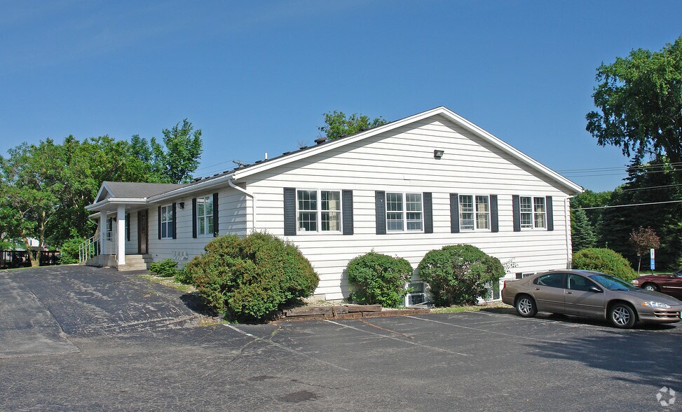 More Photos Of 15285 Watertown Plank Rd, Elm Grove Office For Lease