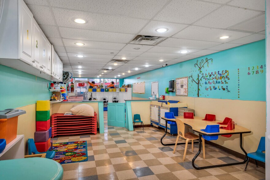 More Photos Of 900 Morris Park Ave, Bronx Storefront Retail Office For Lease