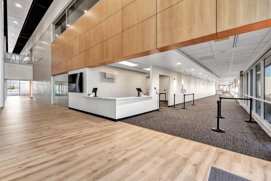 More Photos Of 3500 Packerland Dr, De Pere Office For Lease