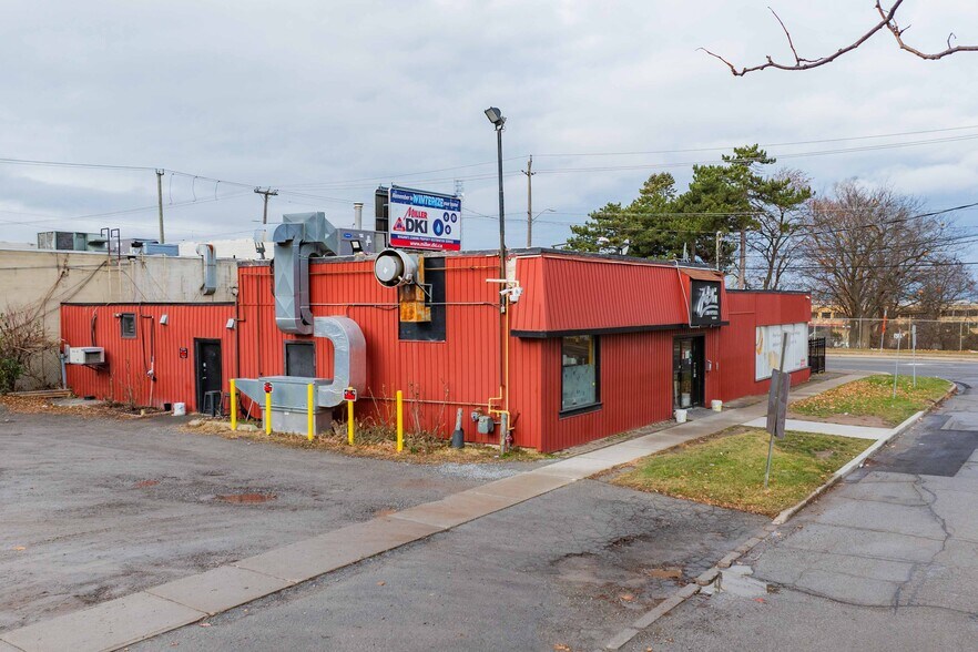 More Photos Of 231 St Paul St W, St Catharines General Retail For Sale