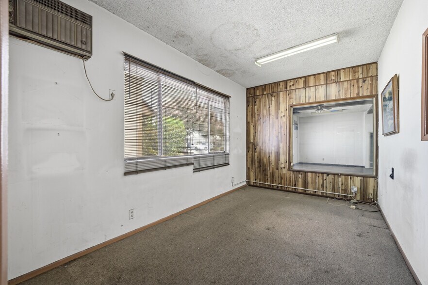 More Photos Of 915 W Olive Ave, Burbank Office For Sale