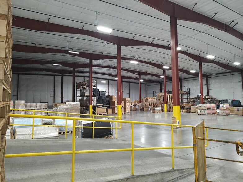 More Photos Of 207 Tracy Rd, Killingly Manufacturing For Lease