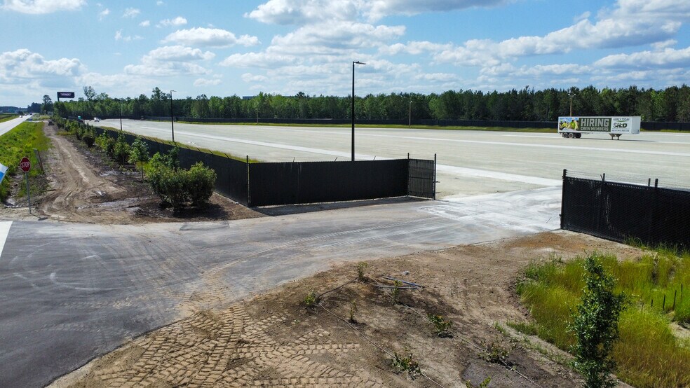 More Photos Of 1430 Business Park Rd, Summerville Warehouse For Lease