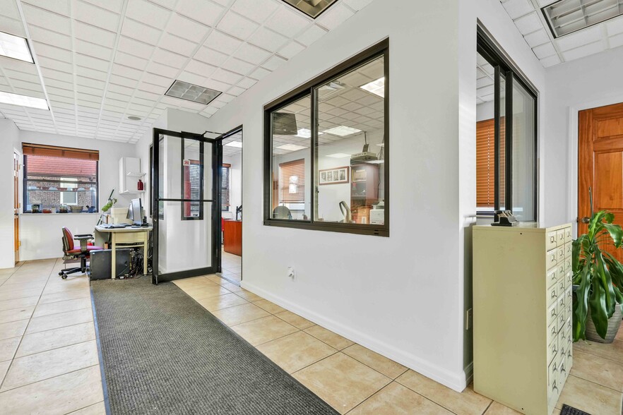 More Photos Of 4557 Bell Blvd, Bayside Medical For Lease