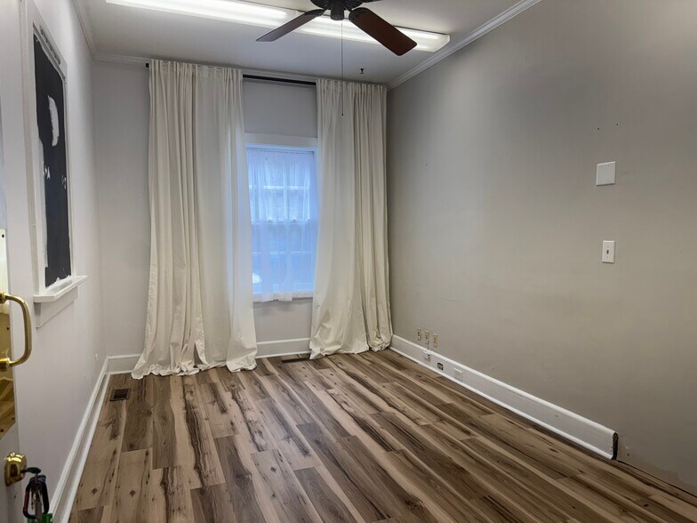 More Photos Of 140 SW Broad St, Southern Pines Office For Lease