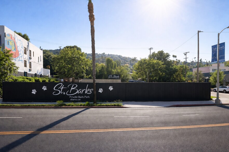 More Photos Of 10740 Ventura Blvd, Studio City Land For Lease