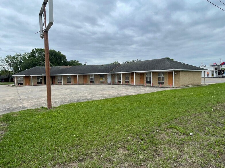Primary Photo Of 4602 Avenue H, Rosenberg Hotel For Sale