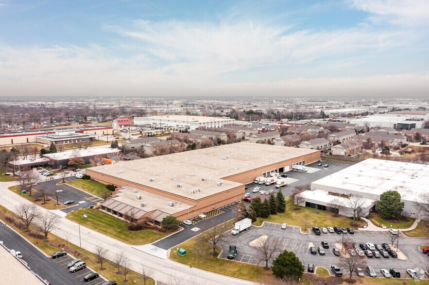More Photos Of 1501 N Michael Dr, Wood Dale Warehouse For Lease