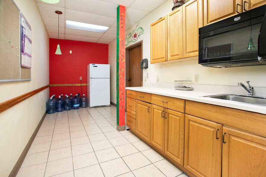 More Photos Of 9846 State Highway 31 E, Tyler Medical For Sale