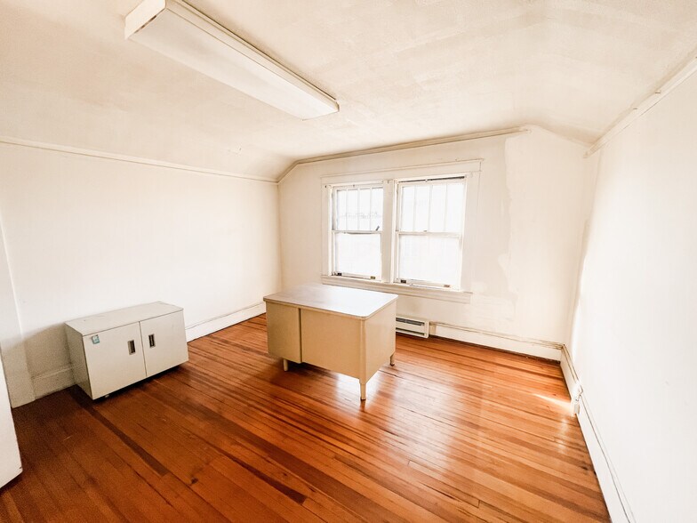 More Photos Of 2414 Memorial Ave, Lynchburg Office For Lease