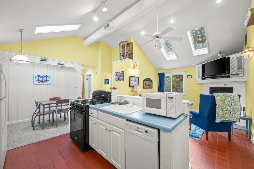 More Photos Of 231 E Buffalo St, New Buffalo Hotel For Sale