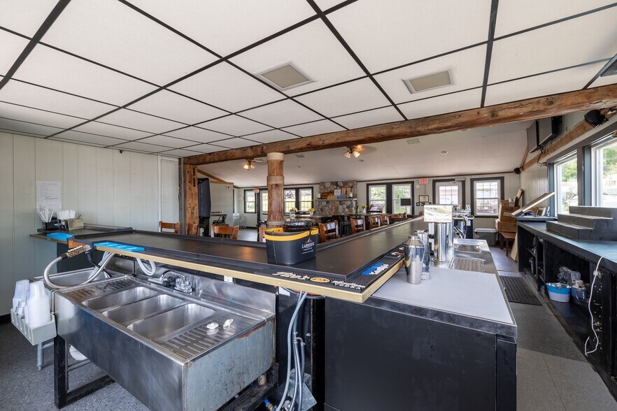 More Photos Of 8106 W Port Bay Rd, Wolcott Marina For Sale