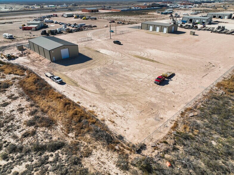 More Photos Of 14010 W Silver Fox Trl, Odessa Warehouse For Lease