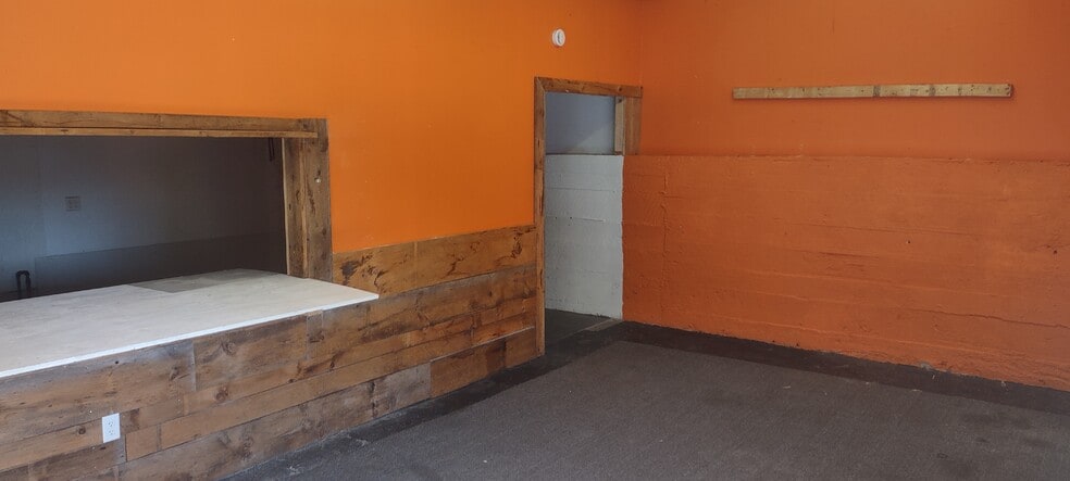 More Photos Of 95 Park St, Northfield Light Distribution For Lease