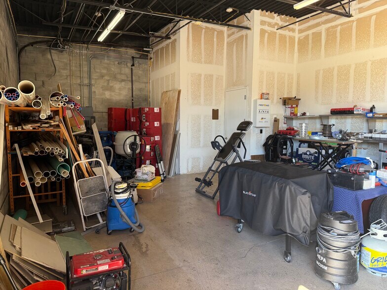 More Photos Of 6381 Corporate Park Cir, Fort Myers Research And Development For Lease