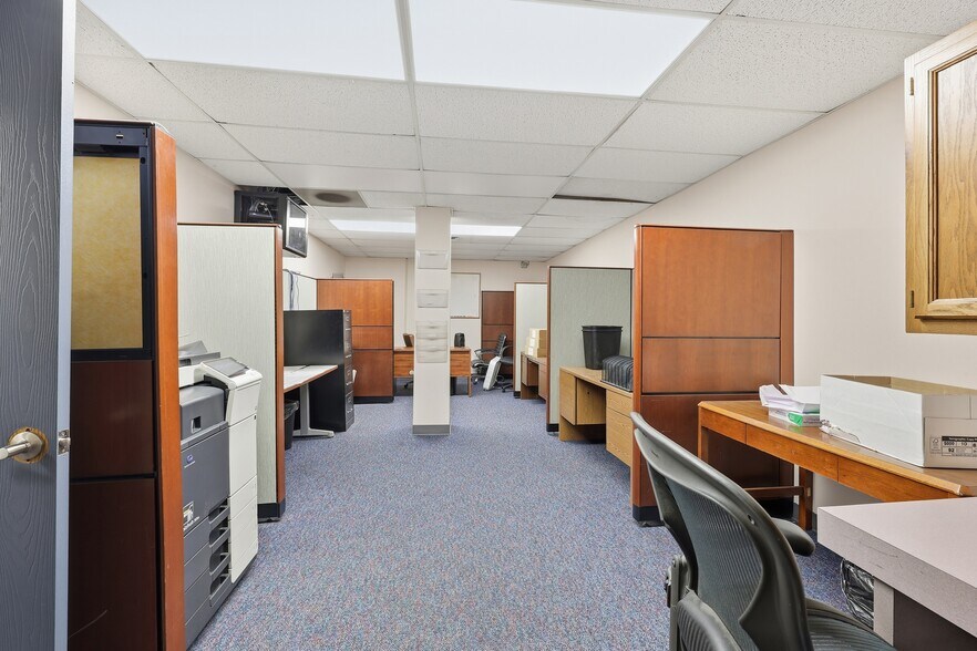 More Photos Of 899 E Broad St, Columbus Medical For Lease
