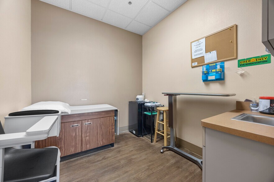 More Photos Of 9187 W Flamingo Rd, Las Vegas Medical For Sale