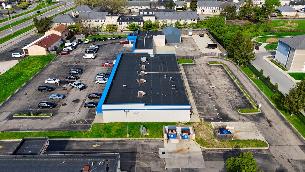 More Photos Of 2050-2090 E Dublin Granville Rd, Columbus General Retail For Lease