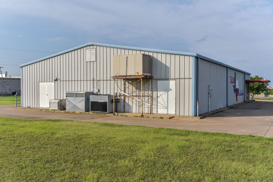 More Photos Of 124 Faircrest Dr, Cleburne Freestanding For Lease