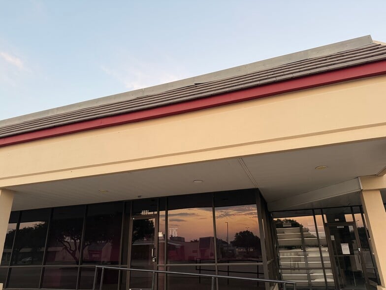 More Photos Of 910 W Parker Rd, Plano Unknown For Lease