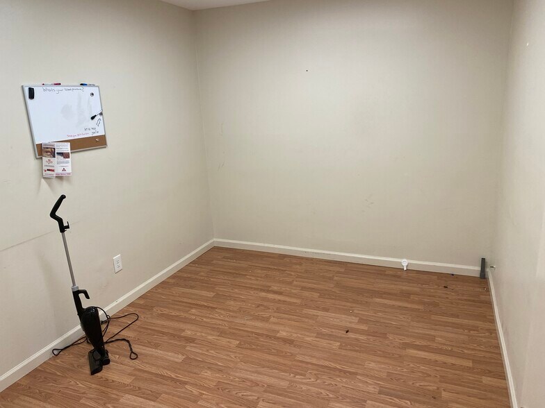 More Photos Of 3910-3914 Rosemont Dr, Columbus Medical For Lease