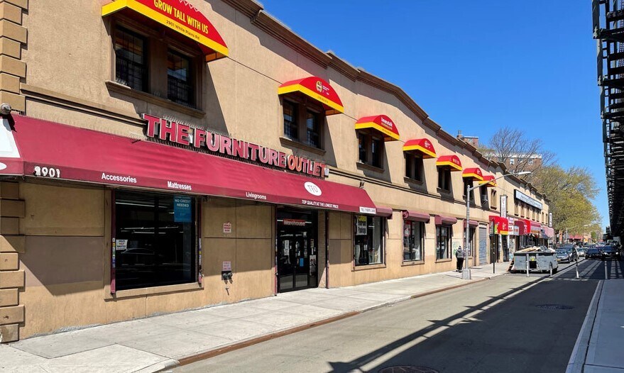 Primary Photo Of 2901-2915 White Plains Rd, Bronx Storefront Retail Office For Lease