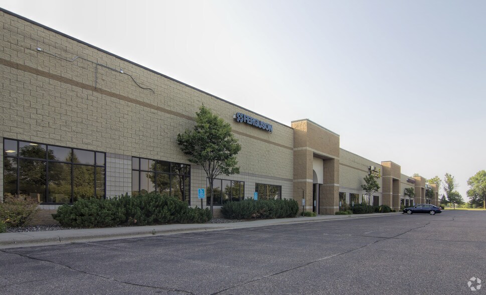 More Photos Of 2959-2995 Water Tower Pl, Chanhassen Showroom For Lease