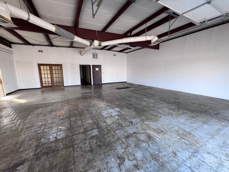 More Photos Of 10828 E Newton St, Tulsa Unknown For Lease