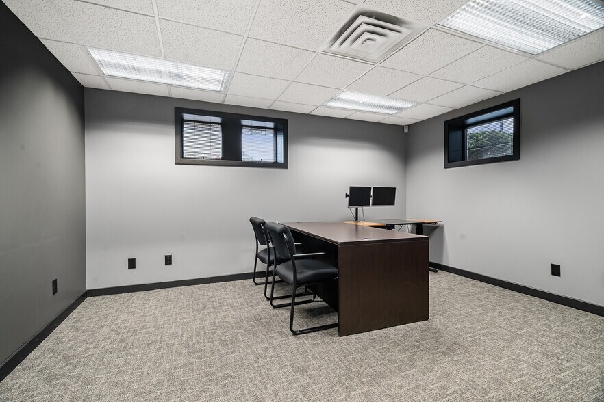 More Photos Of 812 Cormier Rd, Ashwaubenon Office For Lease