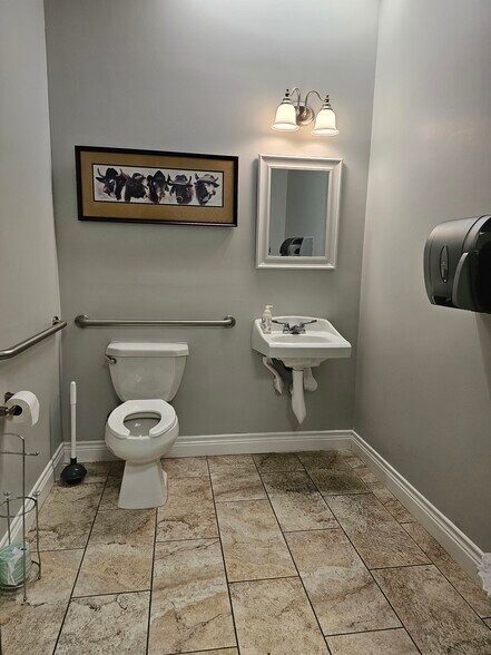 More Photos Of 12227 Huebner Rd, San Antonio Freestanding For Lease