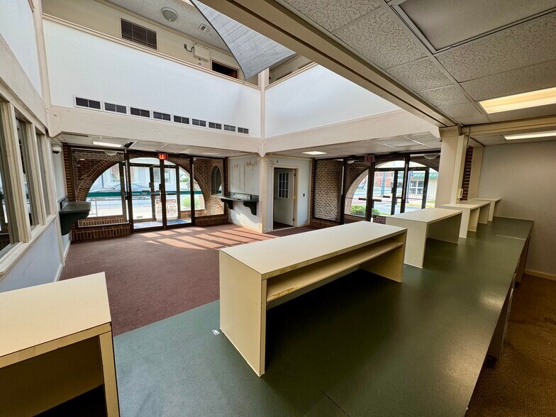 More Photos Of 126 S 3rd St, Oxford Office For Lease