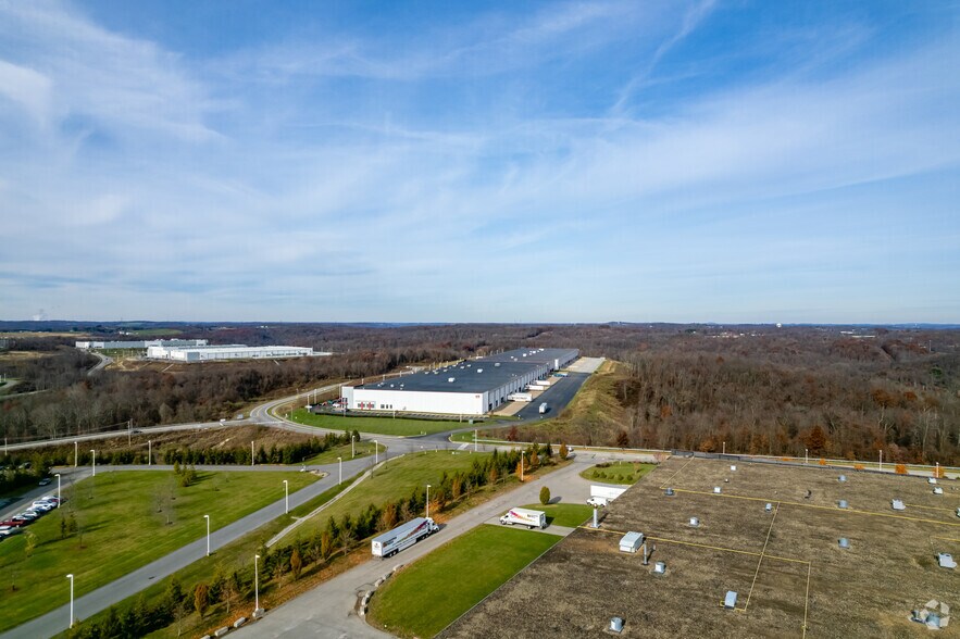 More Photos Of 2400 Sweeney Dr, Clinton Warehouse For Lease