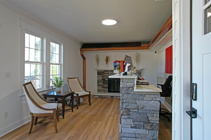 More Photos Of 3019 Augusta Rd, West Columbia Light Distribution For Sale