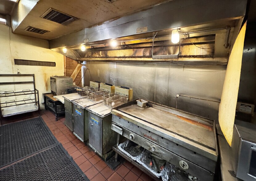 More Photos Of 5209 4th St NW, Albuquerque Restaurant For Sale